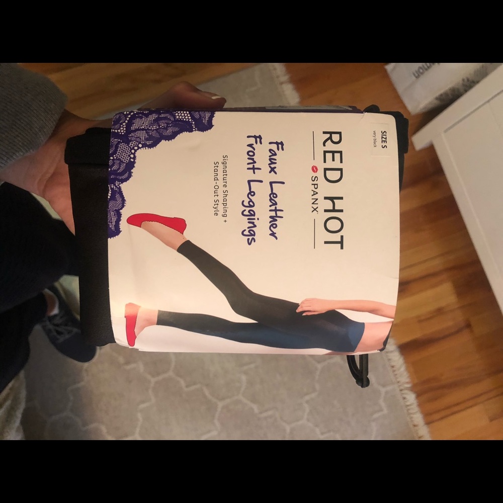 Spans faux leather front leggings